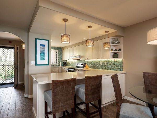 Oceanfront Maui Condo - Stunning Views & Modern Amenities