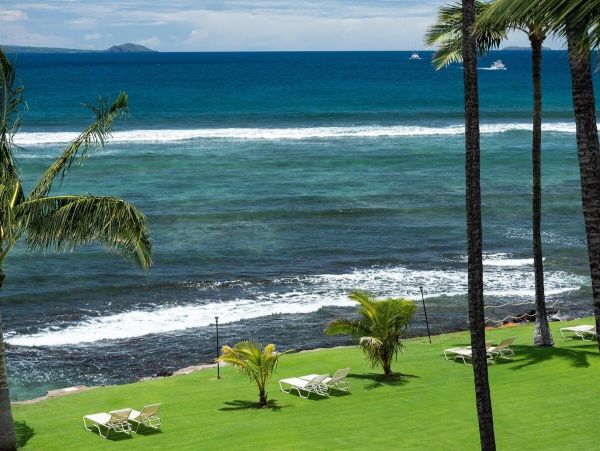 Oceanfront Maui Condo - Stunning Views & Modern Amenities