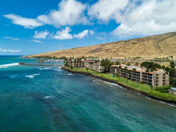 Oceanfront Maui Condo - Stunning Views & Modern Amenities