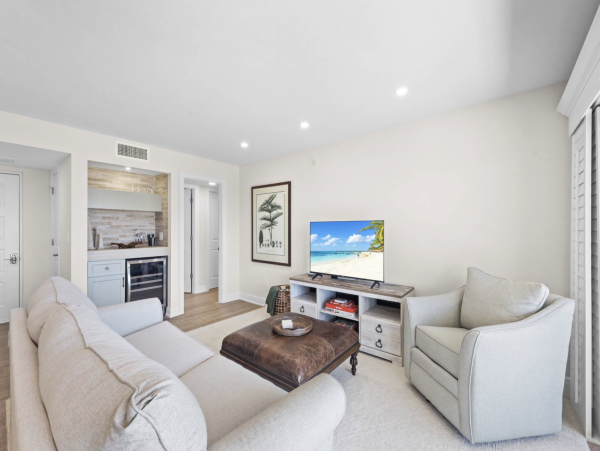 Stunning Waterfront Condo with Ocean Views in Marco Island