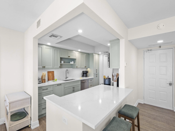 Stunning Waterfront Condo with Ocean Views in Marco Island