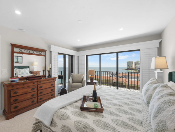 Stunning Waterfront Condo with Ocean Views in Marco Island