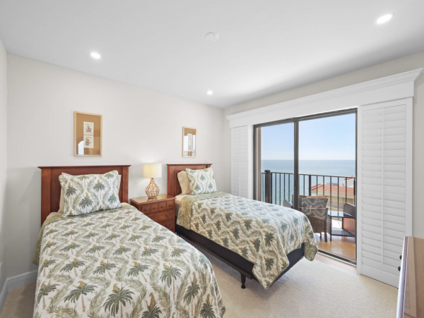 Stunning Waterfront Condo with Ocean Views in Marco Island