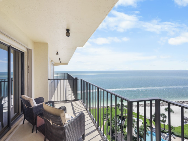 Stunning Waterfront Condo with Ocean Views in Marco Island