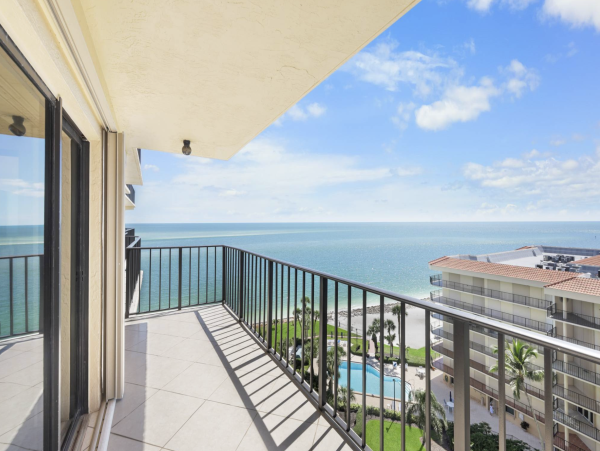 Stunning Waterfront Condo with Ocean Views in Marco Island