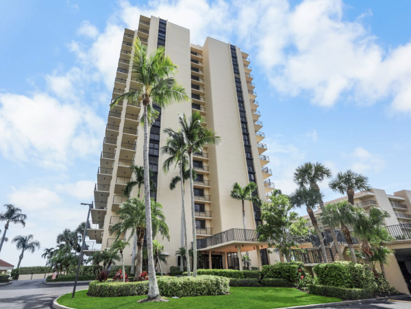 Stunning Waterfront Condo with Ocean Views in Marco Island