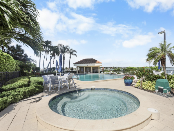 Stunning Waterfront Condo with Ocean Views in Marco Island