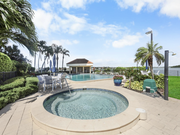 Stunning Waterfront Condo with Ocean Views in Marco Island