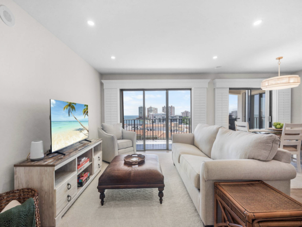Stunning Waterfront Condo with Ocean Views in Marco Island