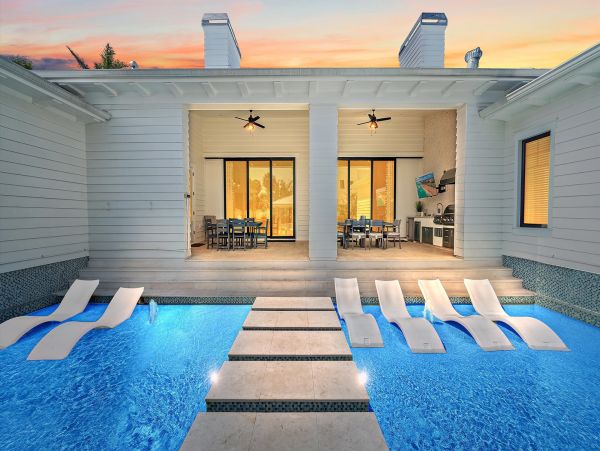 Lido Key luxury Vacation Rental 8 Bedrooms - Pure Magic