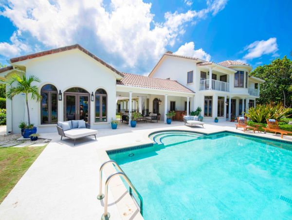 Luxury Villa Vacation Rental in West Bay, Grand Cayman