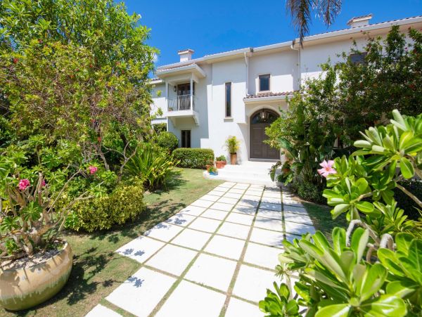 Luxury Villa Vacation Rental in West Bay, Grand Cayman