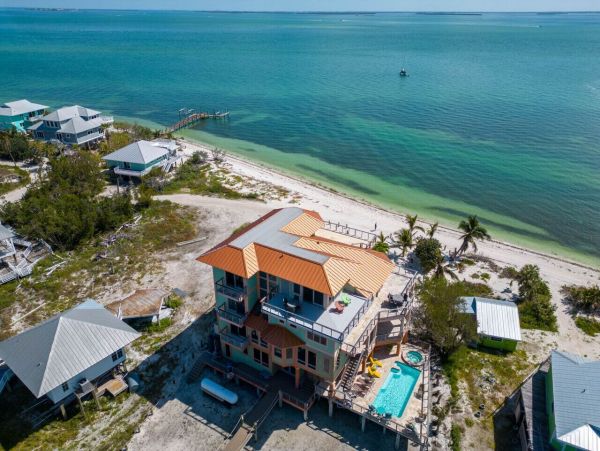 Luxury Beachfront Getaway on Pine Island Sound