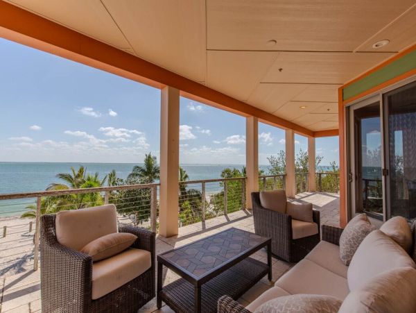 Luxury Beachfront Getaway on Pine Island Sound