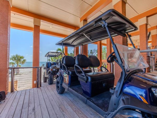 Luxury Beachfront Getaway on Pine Island Sound