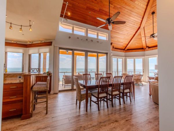 Luxury Beachfront Getaway on Pine Island Sound