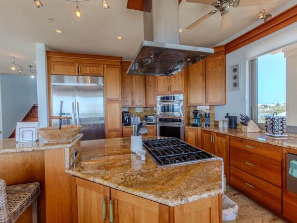 Luxury Beachfront Getaway on Pine Island Sound