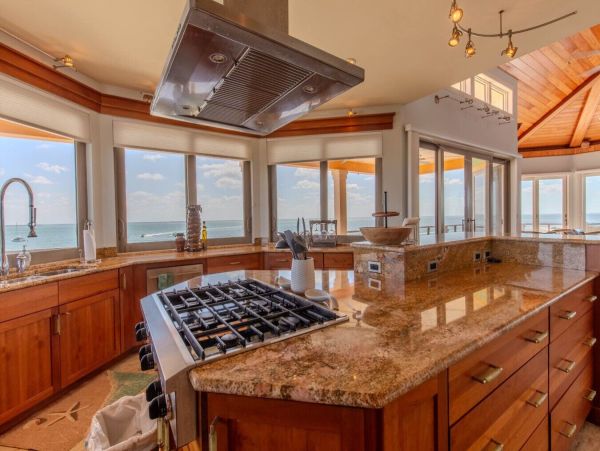 Luxury Beachfront Getaway on Pine Island Sound