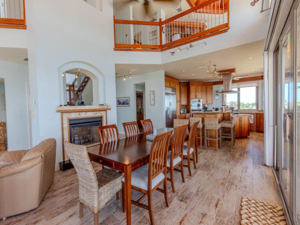 Luxury Beachfront Getaway on Pine Island Sound