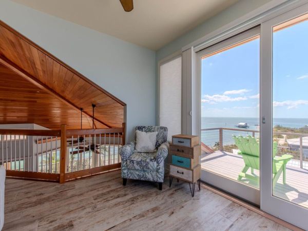 Luxury Beachfront Getaway on Pine Island Sound