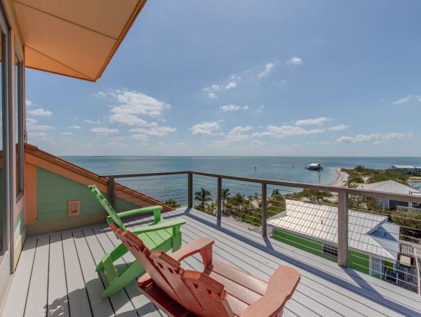 Luxury Beachfront Getaway on Pine Island Sound