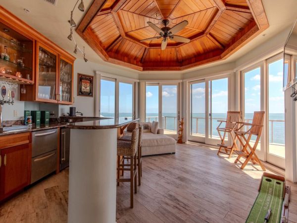 Luxury Beachfront Getaway on Pine Island Sound