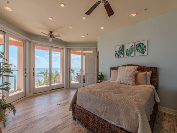 Luxury Beachfront Getaway on Pine Island Sound