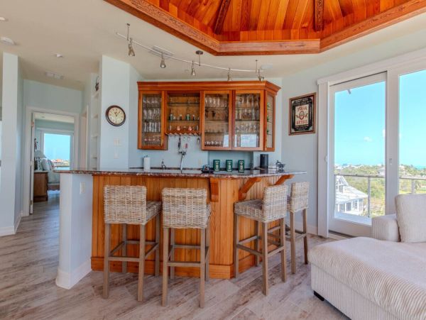 Luxury Beachfront Getaway on Pine Island Sound