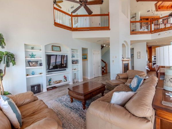 Luxury Beachfront Getaway on Pine Island Sound