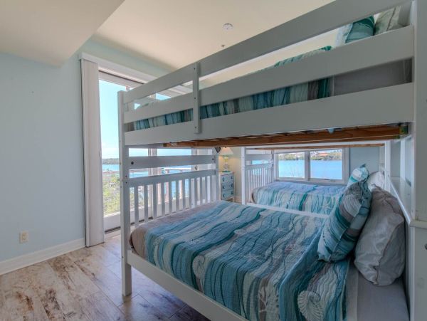 Luxury Beachfront Getaway on Pine Island Sound