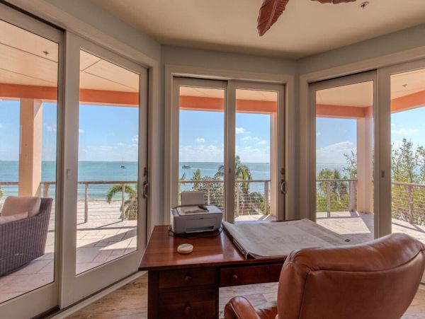 Luxury Beachfront Getaway on Pine Island Sound