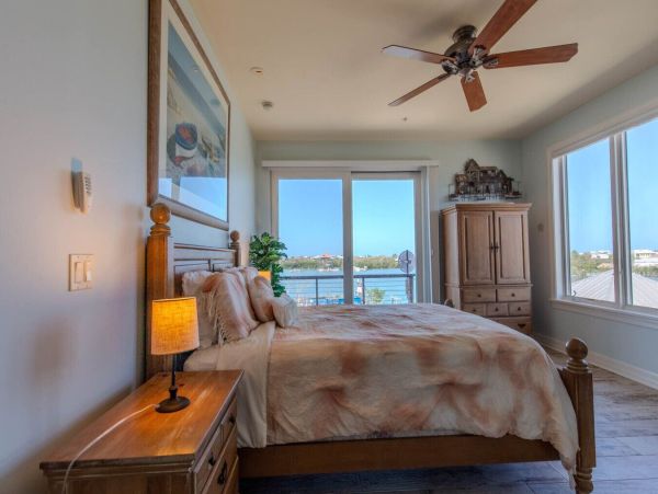 Luxury Beachfront Getaway on Pine Island Sound