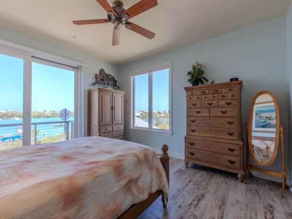 Luxury Beachfront Getaway on Pine Island Sound