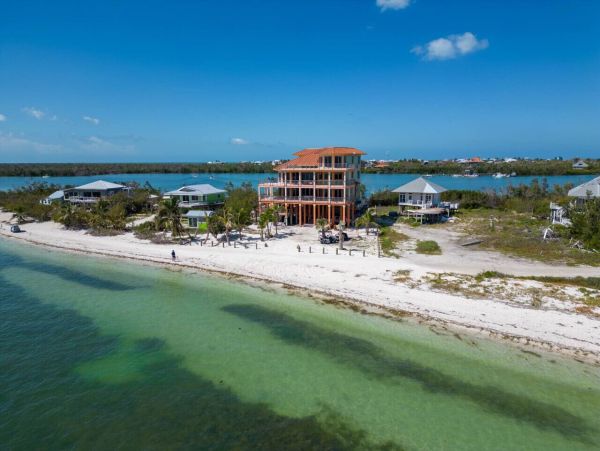 Luxury Beachfront Getaway on Pine Island Sound