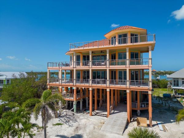 Luxury Beachfront Getaway on Pine Island Sound