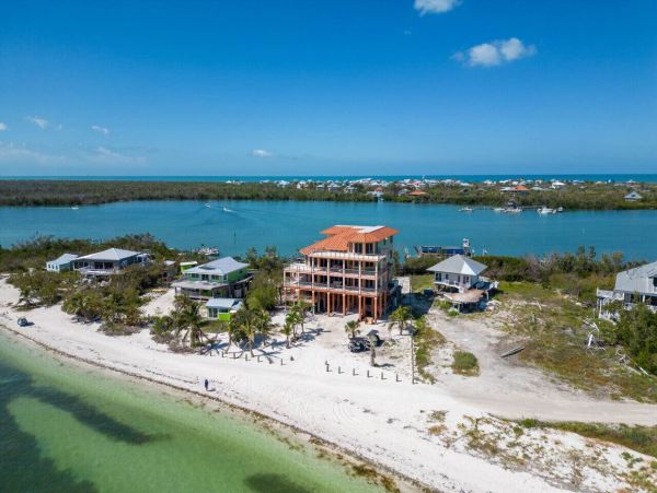 Luxury Beachfront Getaway on Pine Island Sound