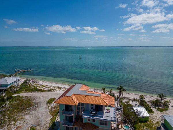 Luxury Beachfront Getaway on Pine Island Sound