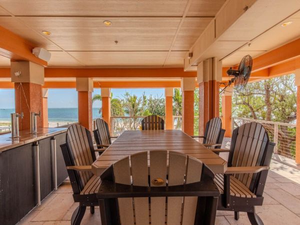 Luxury Beachfront Getaway on Pine Island Sound
