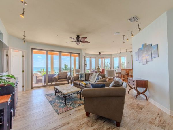 Luxury Beachfront Getaway on Pine Island Sound