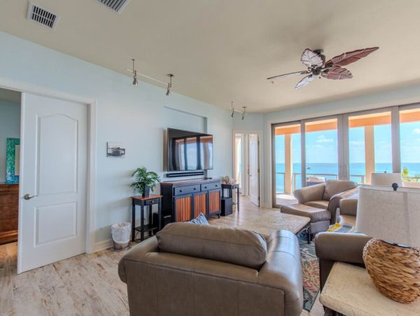 Luxury Beachfront Getaway on Pine Island Sound