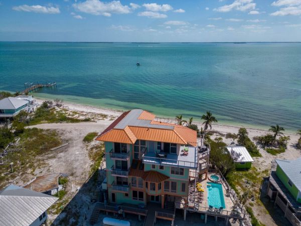 Luxury Beachfront Getaway on Pine Island Sound