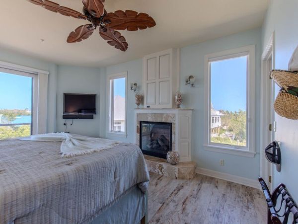 Luxury Beachfront Getaway on Pine Island Sound