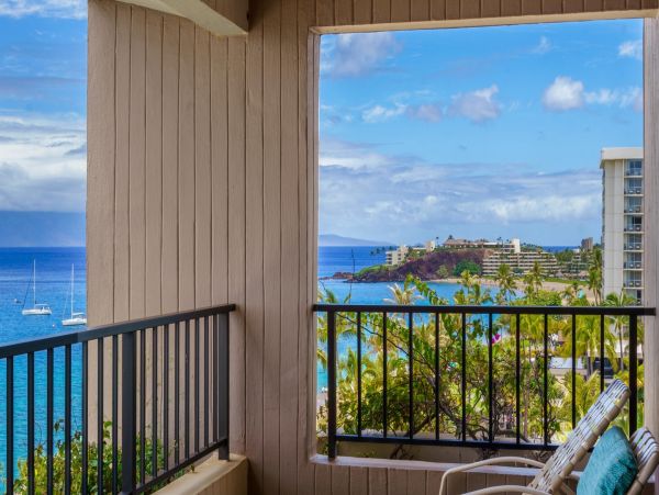 Luxurious Oceanfront Condo in Kaanapali - Two-Bedroom Retreat