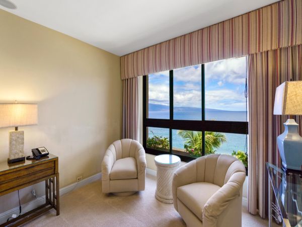 Luxurious Oceanfront Condo in Kaanapali - Two-Bedroom Retreat