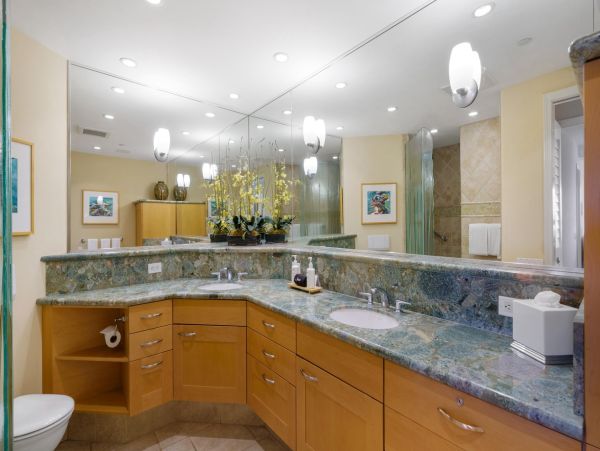 Luxurious Oceanfront Condo in Kaanapali - Two-Bedroom Retreat