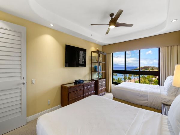 Luxurious Oceanfront Condo in Kaanapali - Two-Bedroom Retreat