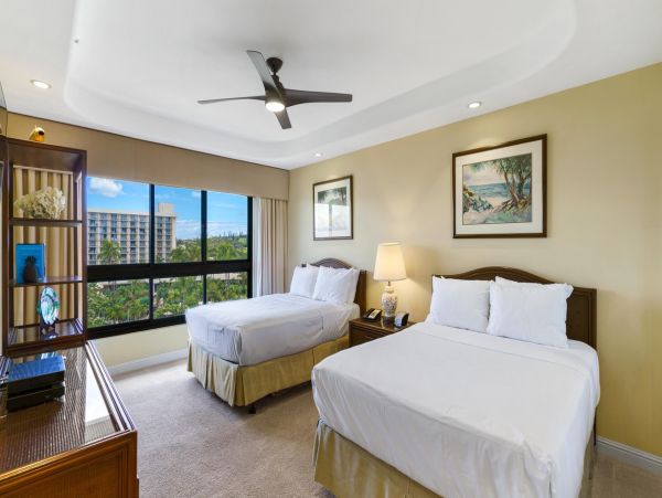 Luxurious Oceanfront Condo in Kaanapali - Two-Bedroom Retreat