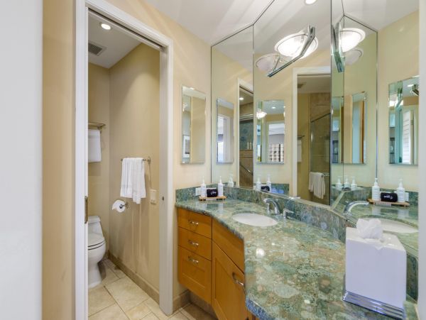 Luxurious Oceanfront Condo in Kaanapali - Two-Bedroom Retreat