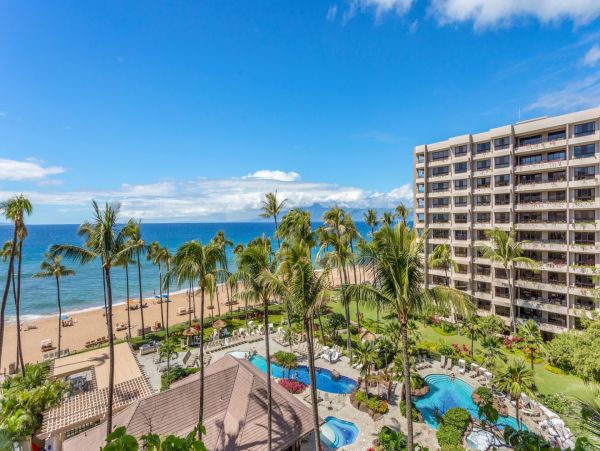 Luxurious Oceanfront Condo in Kaanapali - Two-Bedroom Retreat
