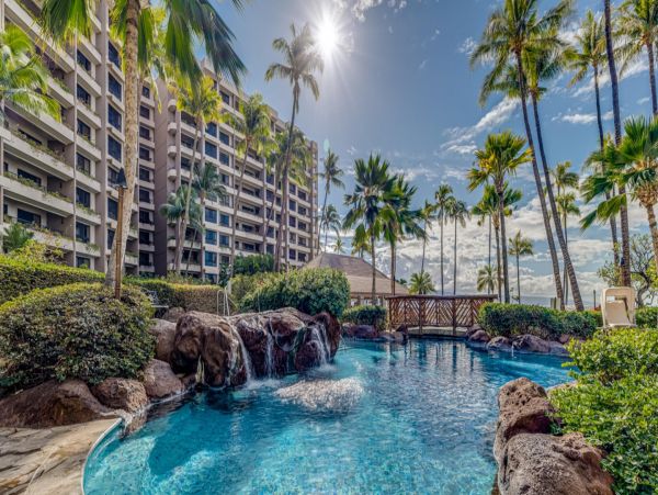 Luxurious Oceanfront Condo in Kaanapali - Two-Bedroom Retreat